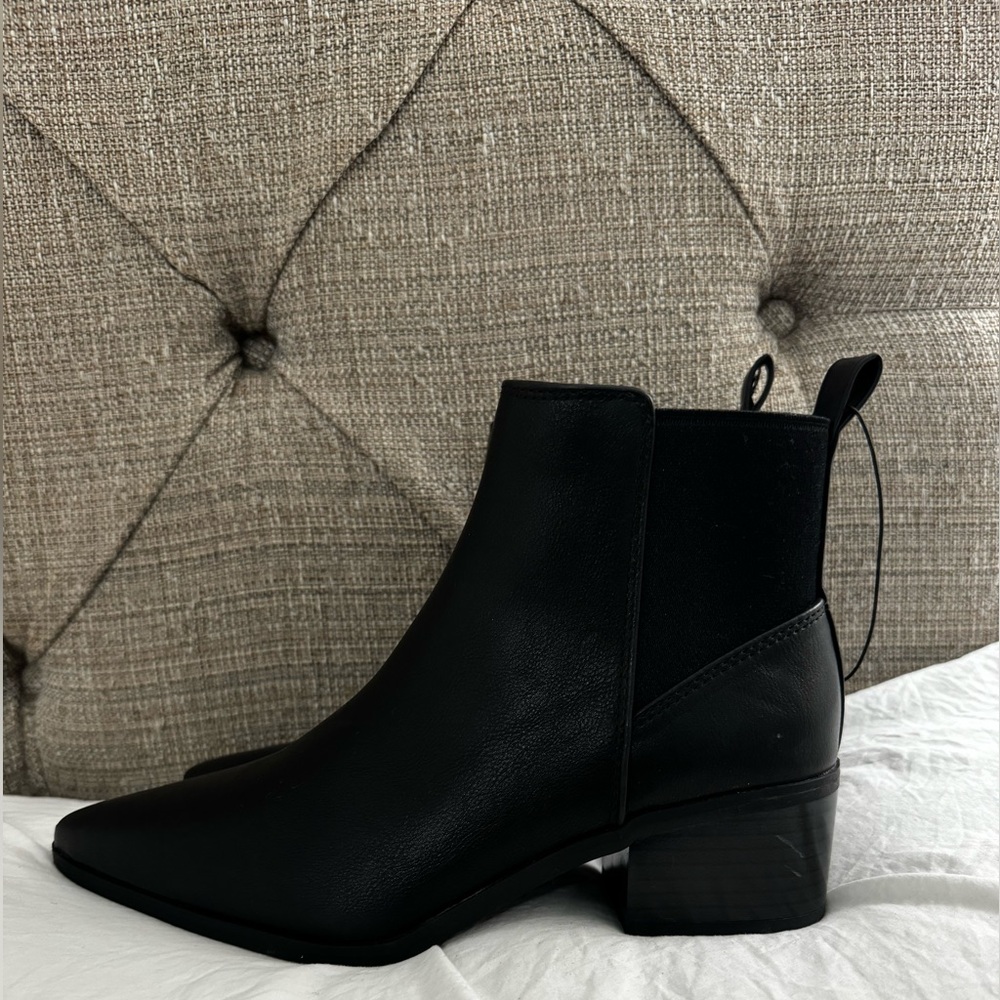 Black Chelsea Boots 🍂